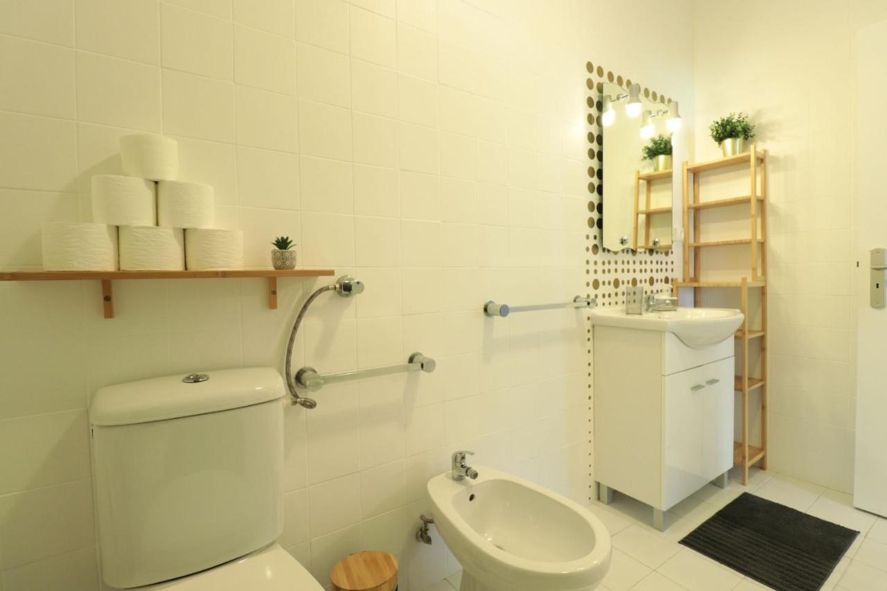 Lovelystay - Cozy 1Br Flat In Alvor With Ac And Balcony エクステリア 写真